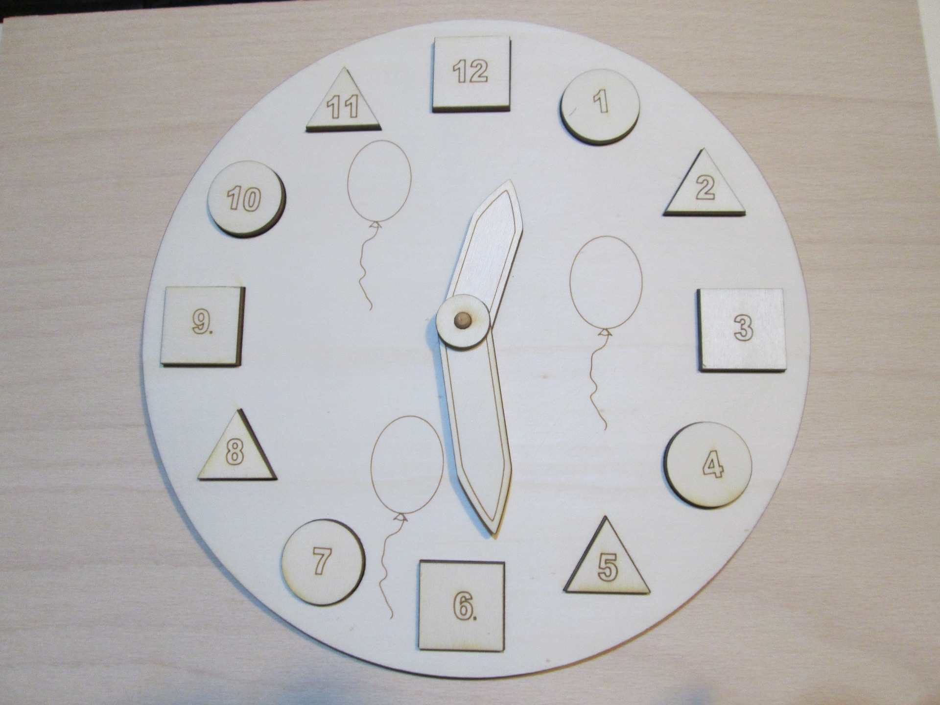 Ceas forme geometrice   -  Preț: 25 lei