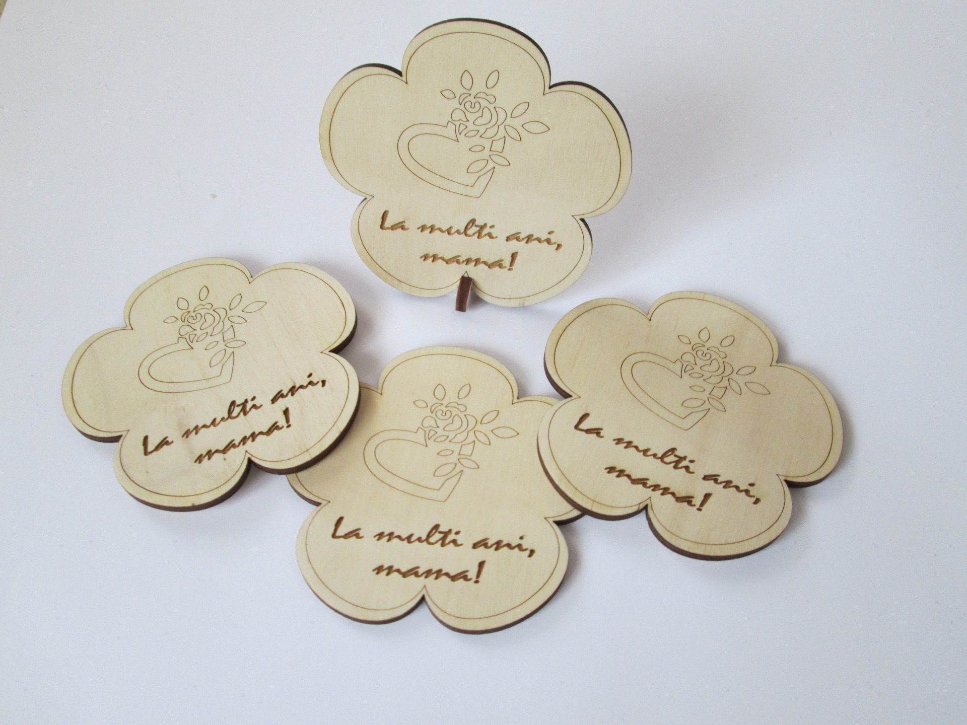 Floare, tip 2, cu mesaj și suport -  Pret: 5 lei/bucata